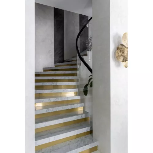 Лестница из итальянского мрамора Bianco Carrara